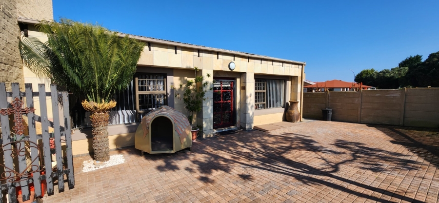 4 Bedroom Property for Sale in Dana Bay Western Cape